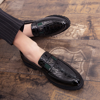 Mūsdienīgi vīriešu mokasīni no eko ādas ar metāla apdari