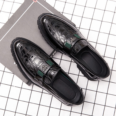 Mūsdienīgi vīriešu mokasīni no eko ādas ar metāla apdari