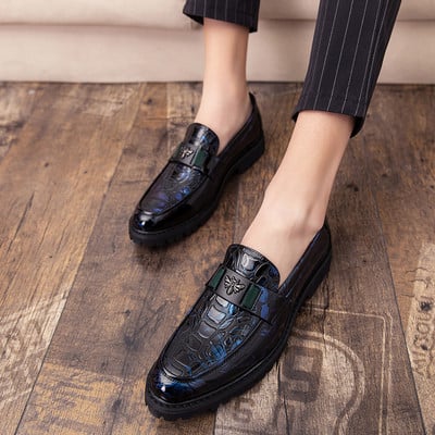 Mūsdienīgi vīriešu mokasīni no eko ādas ar metāla apdari