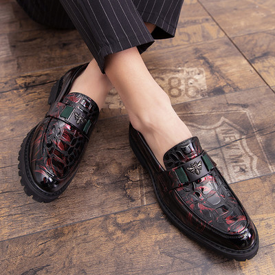 Mūsdienīgi vīriešu mokasīni no eko ādas ar metāla apdari