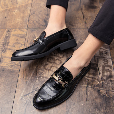 Mūsdienīgi vīriešu mokasīni no eko ādas ar metāla apdari