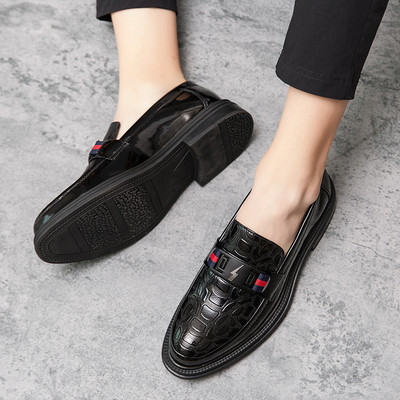 Mūsdienīgi vīriešu mokasīni no eko ādas ar metāla apdari