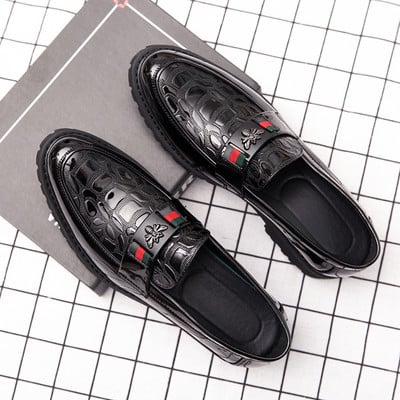 Mūsdienīgi vīriešu mokasīni no eko ādas ar metāla apdari