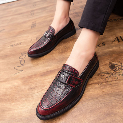 Mūsdienīgi vīriešu mokasīni no eko ādas ar metāla apdari