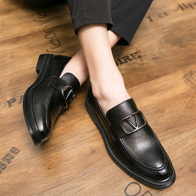 Mūsdienīgi vīriešu mokasīni no eko ādas ar metāla apdari