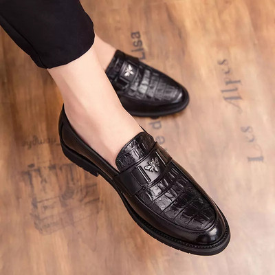 Mūsdienīgi vīriešu mokasīni no eko ādas ar metāla apdari