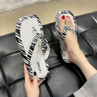 Sieviešu flip flops ar dzīvnieku apdruku