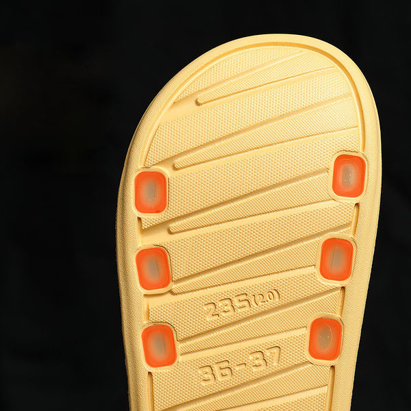 Ikdienas čības ar 3D elementiem - piemērotas pludmalei