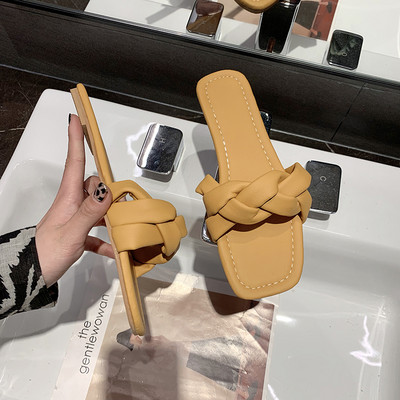 Παντόφλες μοντέρνες γυναικείες  με επίπεδη σόλα - κατάλληλες για την παραλία