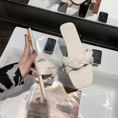 Παντόφλες μοντέρνες γυναικείες  με επίπεδη σόλα - κατάλληλες για την παραλία