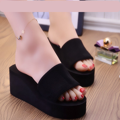 Ikdienas čības ar augstu platformu 6 cm un dekoratīviem akmeņiem