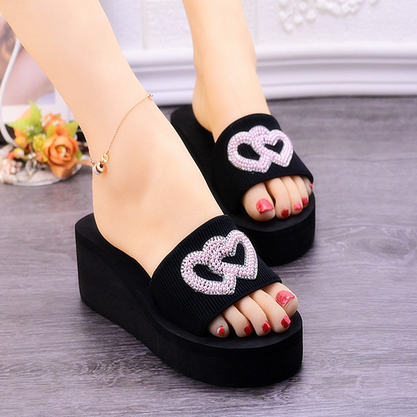 Ikdienas čības ar augstu platformu 6 cm un dekoratīviem akmeņiem