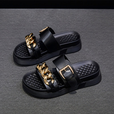 Jauns ikdienas čību modelis uz platformas ar sprādzi un metāla apdari