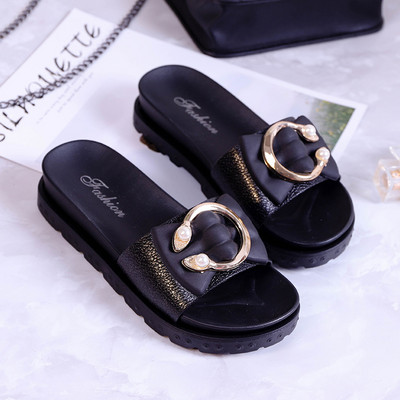 Sieviešu ikdienas čības ar metāla apdari un pērlēm