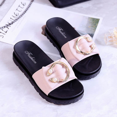 Sieviešu ikdienas čības ar metāla apdari un pērlēm