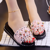 Papuci de dama cu platforma cu bretele din piele ecologica cu carouri metalice