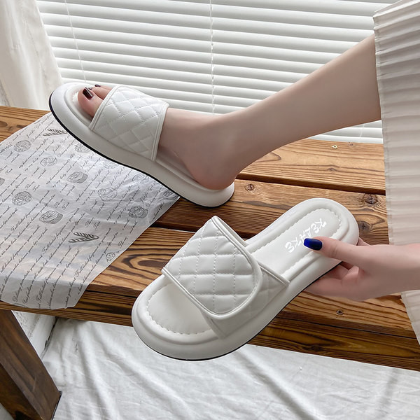 Ikdienas sieviešu čības ar plakanu zoli - trīs krāsās