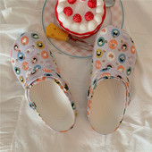 Sieviešu kroki, kas piemēroti pludmalei ar aplikāciju