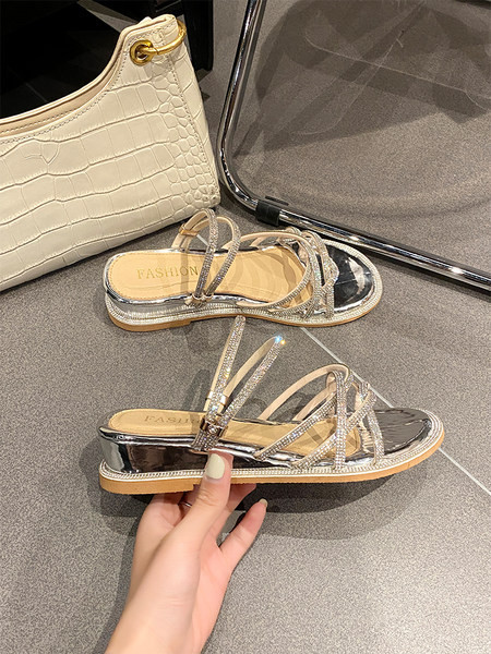 Jauns sieviešu vasaras čību modelis ar akmentiņiem sudraba krāsā