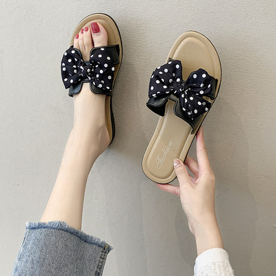 Sieviešu ikdienas čības ar plakanu zoli - divi modeļi