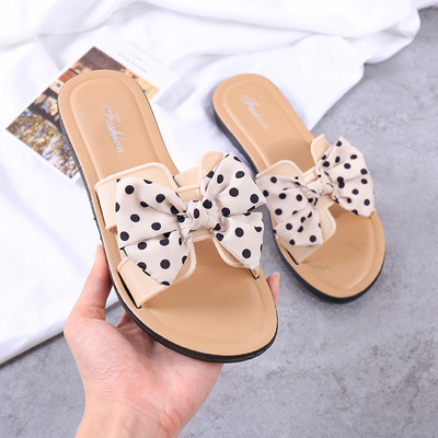 Sieviešu ikdienas čības ar plakanu zoli - divi modeļi