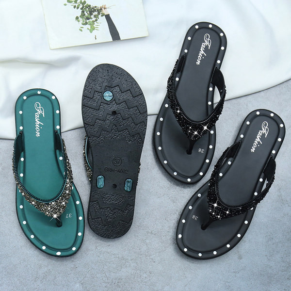 Sieviešu ikdienas čības ar plakanu zoli - divi modeļi