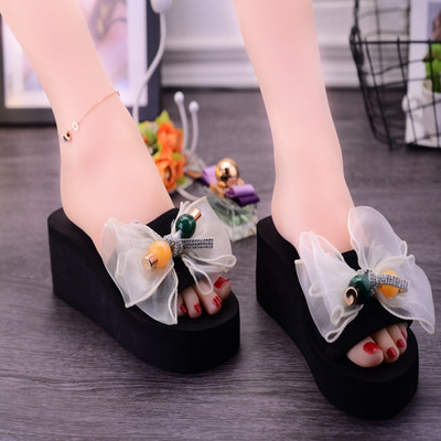 Sieviešu platformas čības ar lenti un metāla elementu