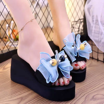 Sieviešu platformas čības ar lenti un metāla elementu