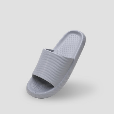 Pludmalei piemērotas sieviešu čības ar plakanu zoli