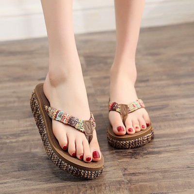 Ikdienas sieviešu čības pāri purngalam ar krāsainām lencēm un zoli