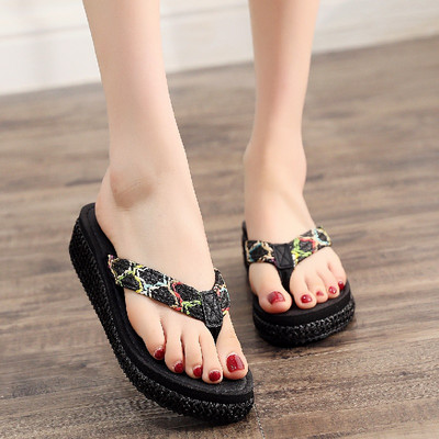 Ikdienas sieviešu čības pāri purngalam ar krāsainām lencēm un zoli