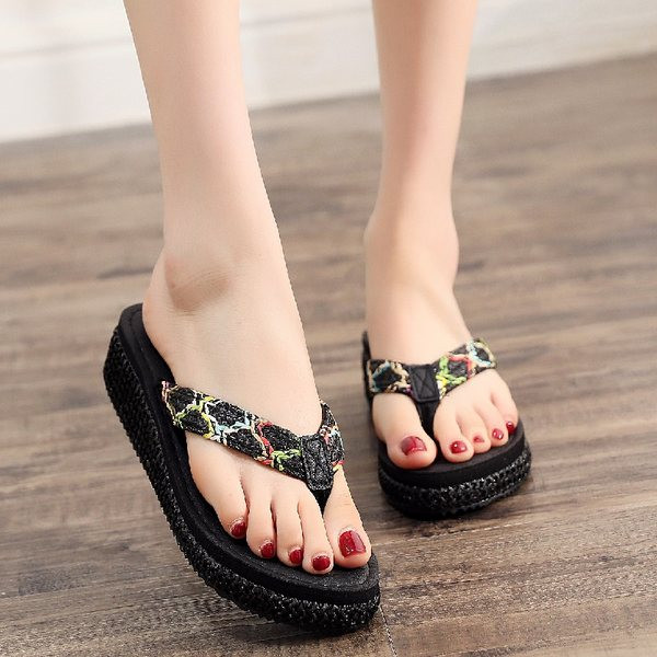 Ikdienas sieviešu čības pāri purngalam ar krāsainām lencēm un zoli