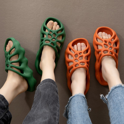 Pludmalei piemērotas sieviešu gumijas čības ar caurumiem