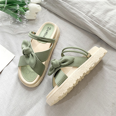 Ikdienas čības ar krusteniskām tekstila lencēm