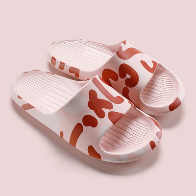 Ikdienas čības ar plakanu zoli un rakstainu rakstu