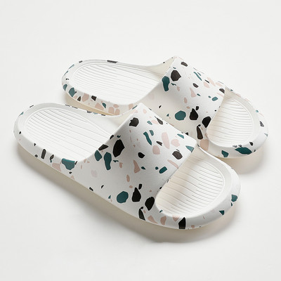 Ikdienas čības ar plakanu zoli un rakstainu rakstu