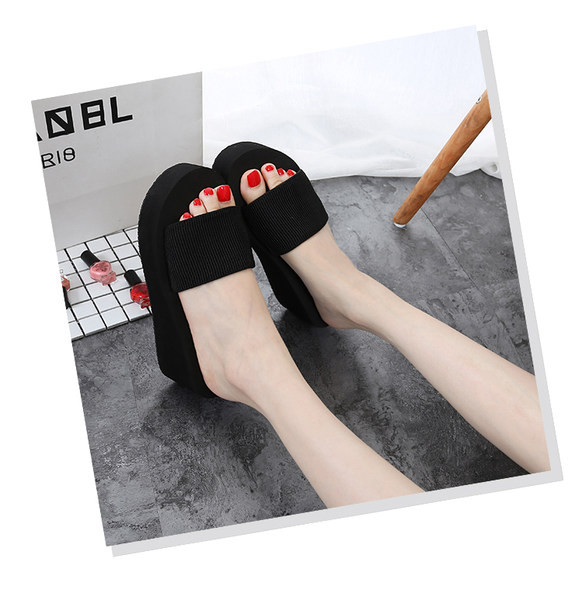 Modernas sieviešu platformas čības melnā krāsā