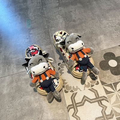 Jauns sieviešu čību modelis ar 3D elementu - divi modeļi