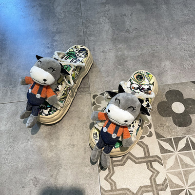 Jauns sieviešu čību modelis ar 3D elementu - divi modeļi