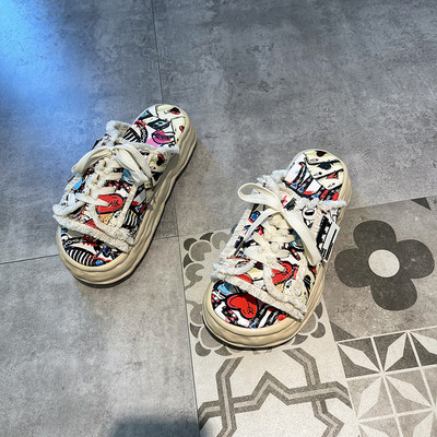 Jauns sieviešu čību modelis ar 3D elementu - divi modeļi