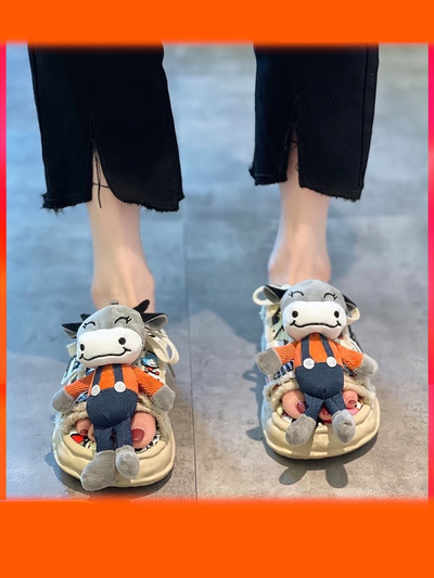 Jauns sieviešu čību modelis ar 3D elementu - divi modeļi