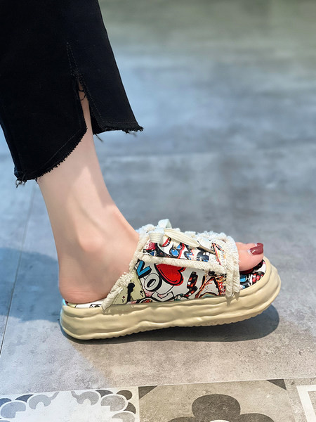 Jauns sieviešu čību modelis ar 3D elementu - divi modeļi