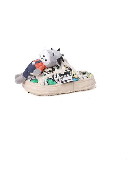 Jauns sieviešu čību modelis ar 3D elementu - divi modeļi