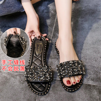 Καλοκαιρινές γυναικείες παντόφλες με πέτρες σε μαύρο και ασημί χρώμα
