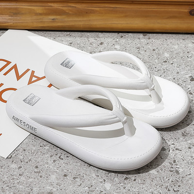 Sieviešu čības starp pirkstiem ar mārītes rotājumu