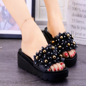 Modernas sieviešu čības ar 3D elementiem