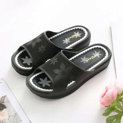 Sieviešu čības ar plakanu zoli un aplikāciju