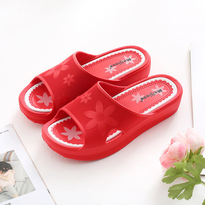 Sieviešu čības ar plakanu zoli un aplikāciju