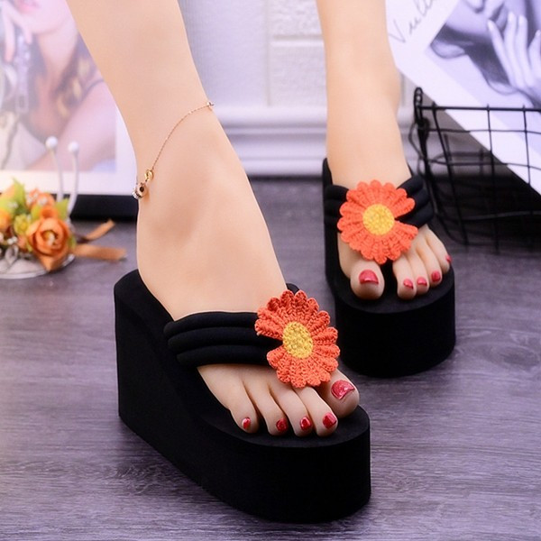 Modernas sieviešu čības ar platformu-divi modeļi