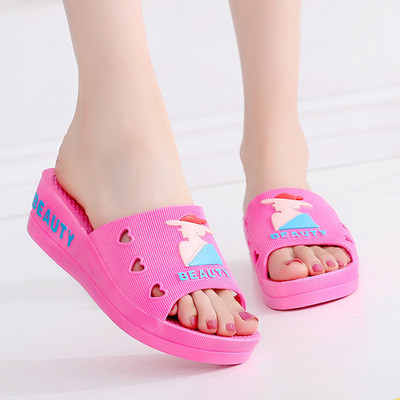 Sieviešu pludmales čības ar 3D aplikāciju un uzrakstu